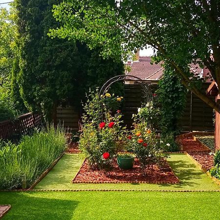Valentina Apartman Apartment เอ็กเกอร์ ภายนอก รูปภาพ