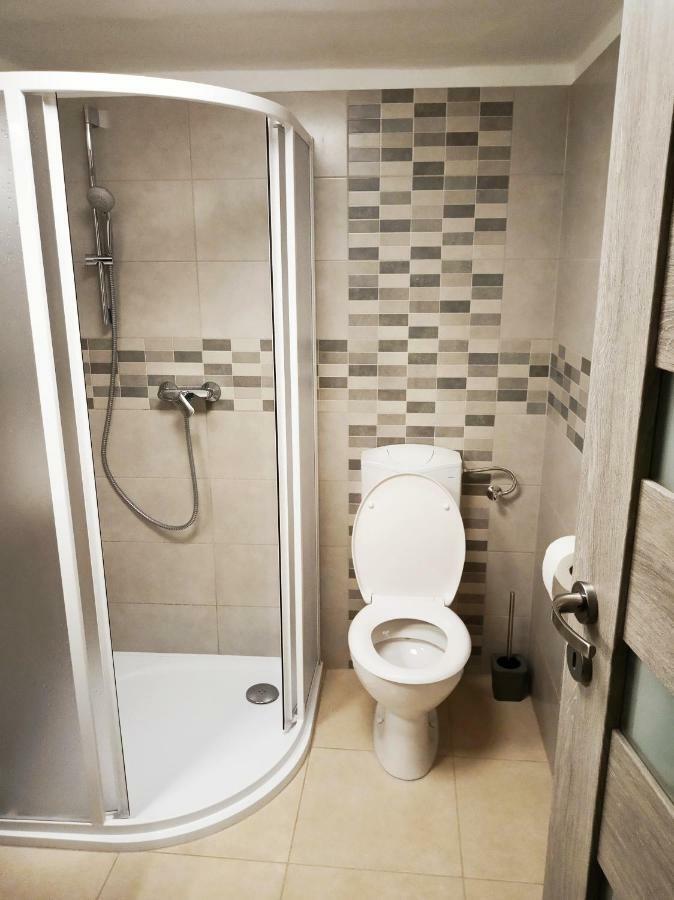 Valentina Apartman Apartment เอ็กเกอร์ ภายนอก รูปภาพ