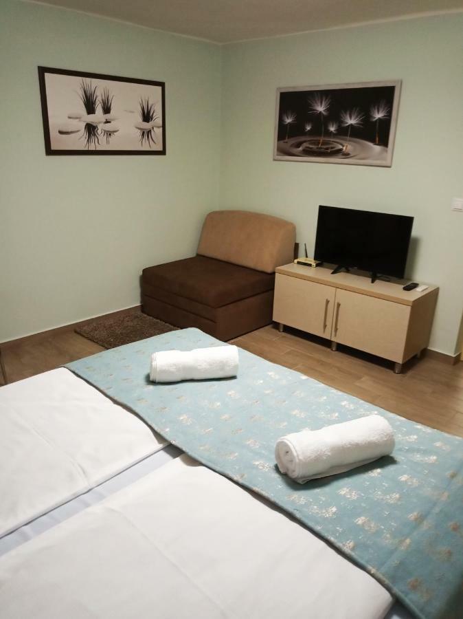 Valentina Apartman Apartment เอ็กเกอร์ ภายนอก รูปภาพ