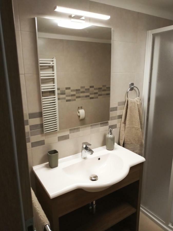 Valentina Apartman Apartment เอ็กเกอร์ ภายนอก รูปภาพ