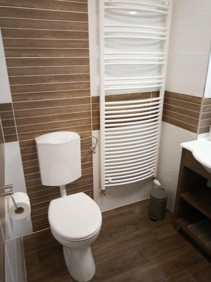 Valentina Apartman Apartment เอ็กเกอร์ ภายนอก รูปภาพ